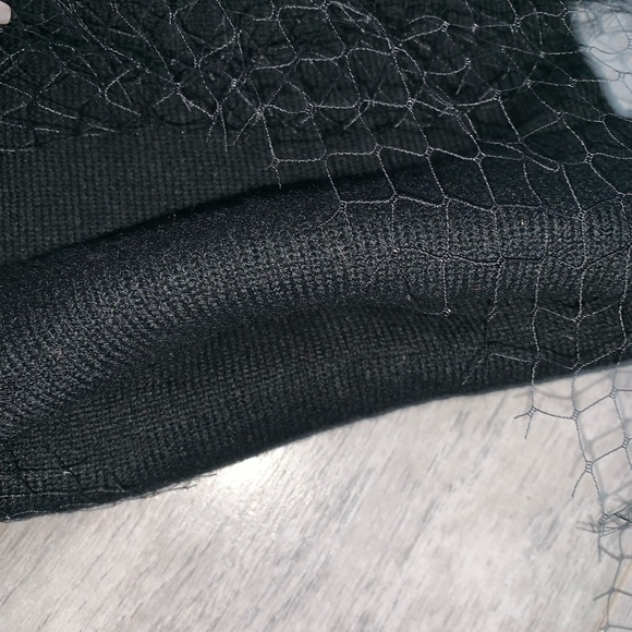 Black beanie hat with birdcage veil - Picture 6 of 6